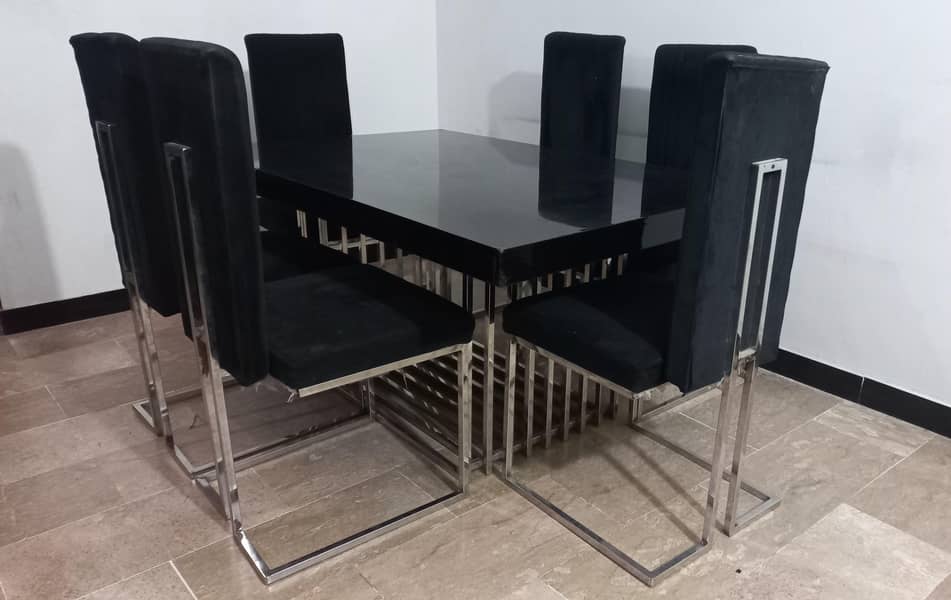 6 Seater Dining table 0