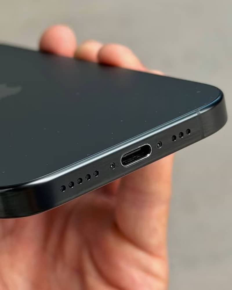 Apple iPhone 16 Pro 2