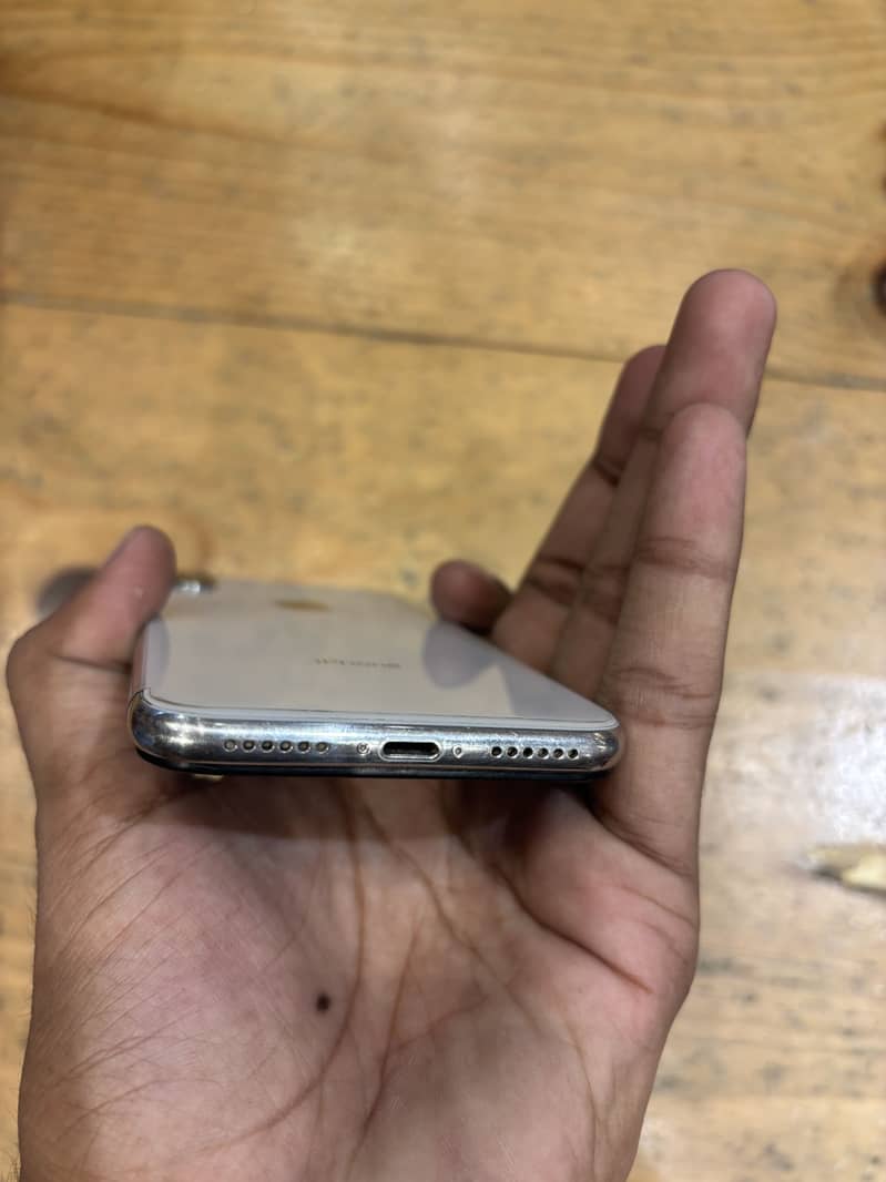 Apple iPhone X 3