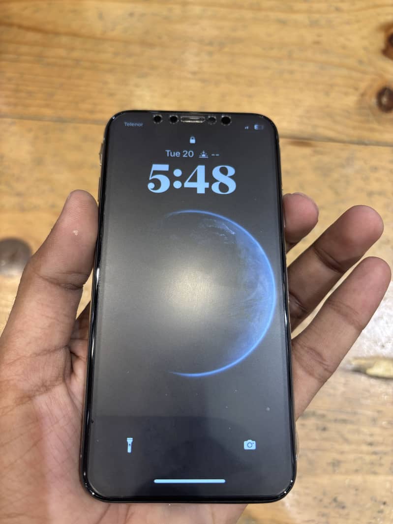 Apple iPhone X 4