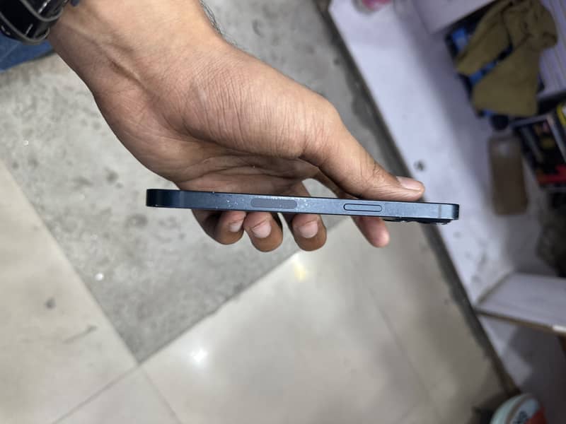 Apple iPhone 13 1