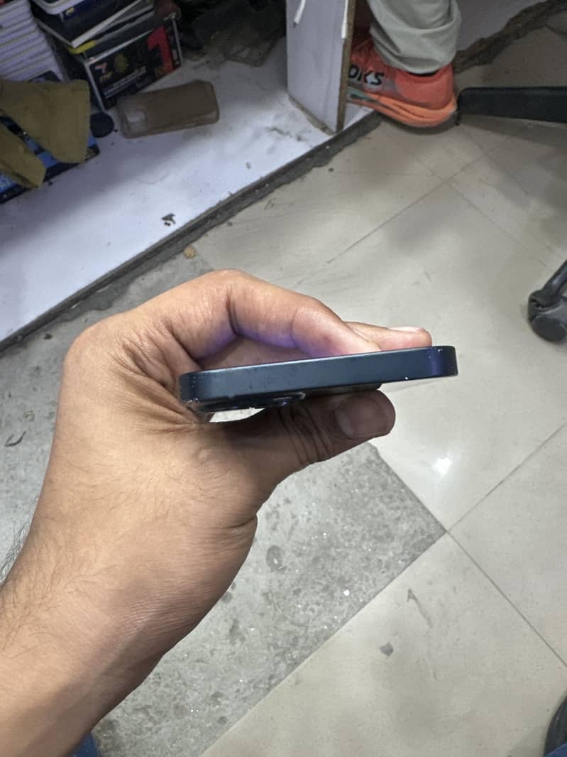 Apple iPhone 13 4