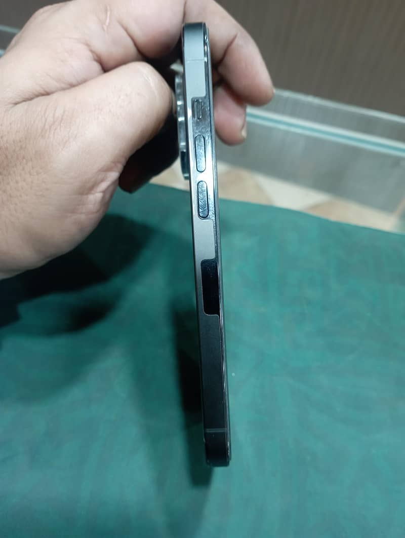 iPhone 14 Pro – Space Black (256GB) 3