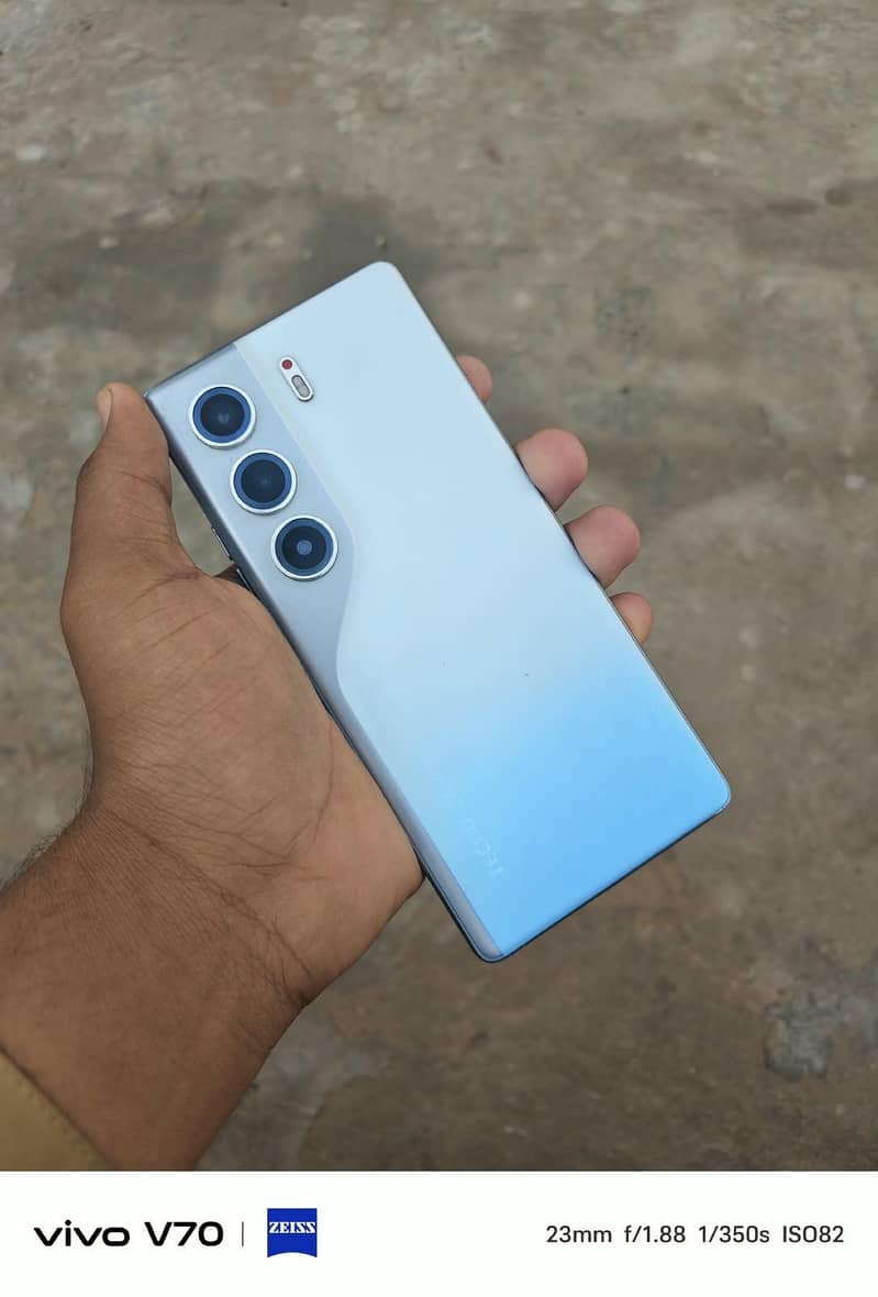 Tecno CAMON 40 1