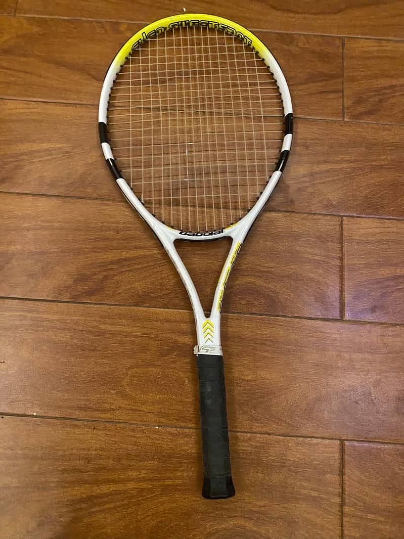 Tennis racket 0
