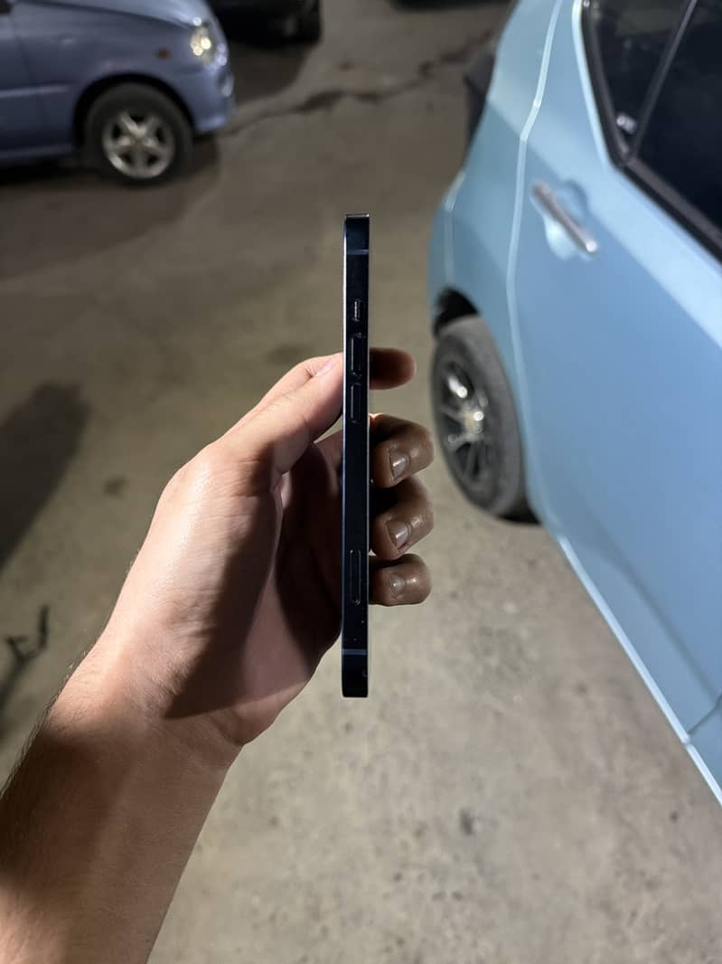 Apple iPhone 13 2