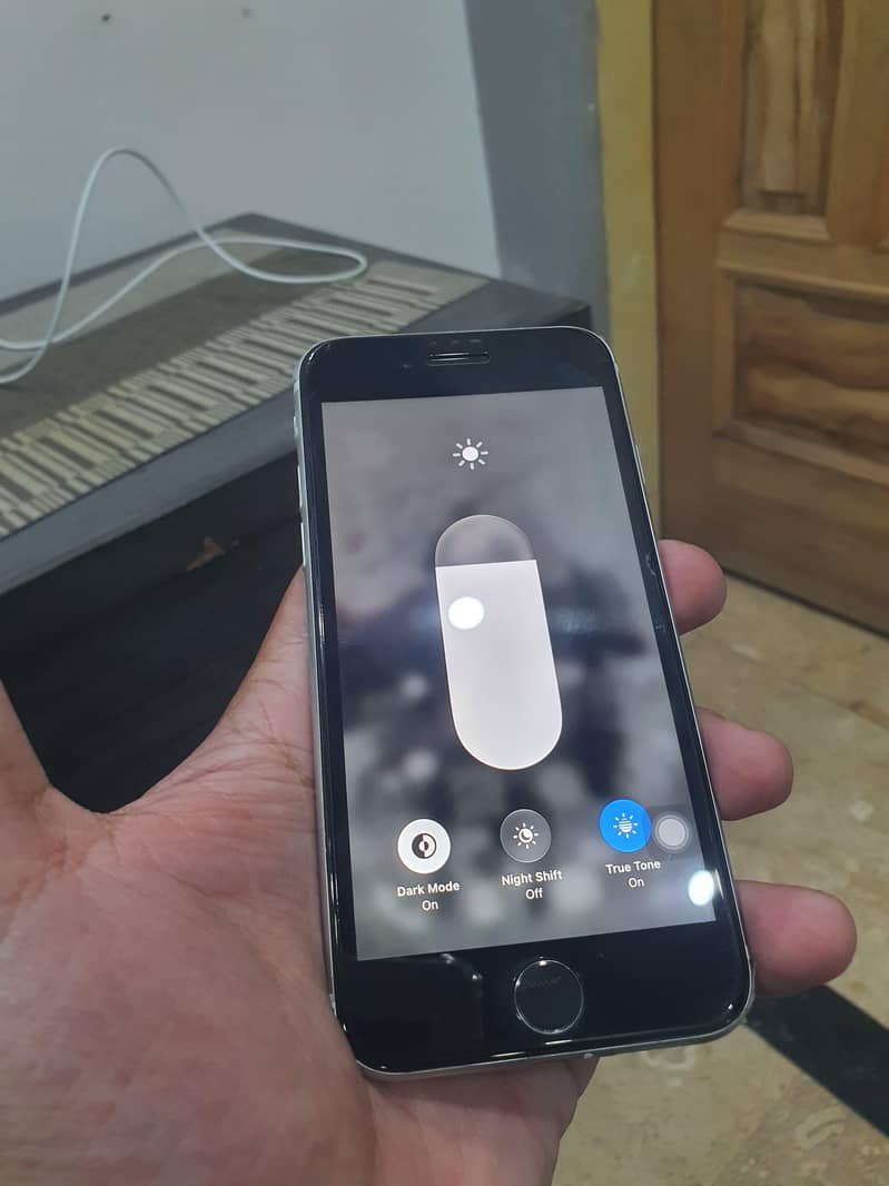 Apple iPhone SE 8