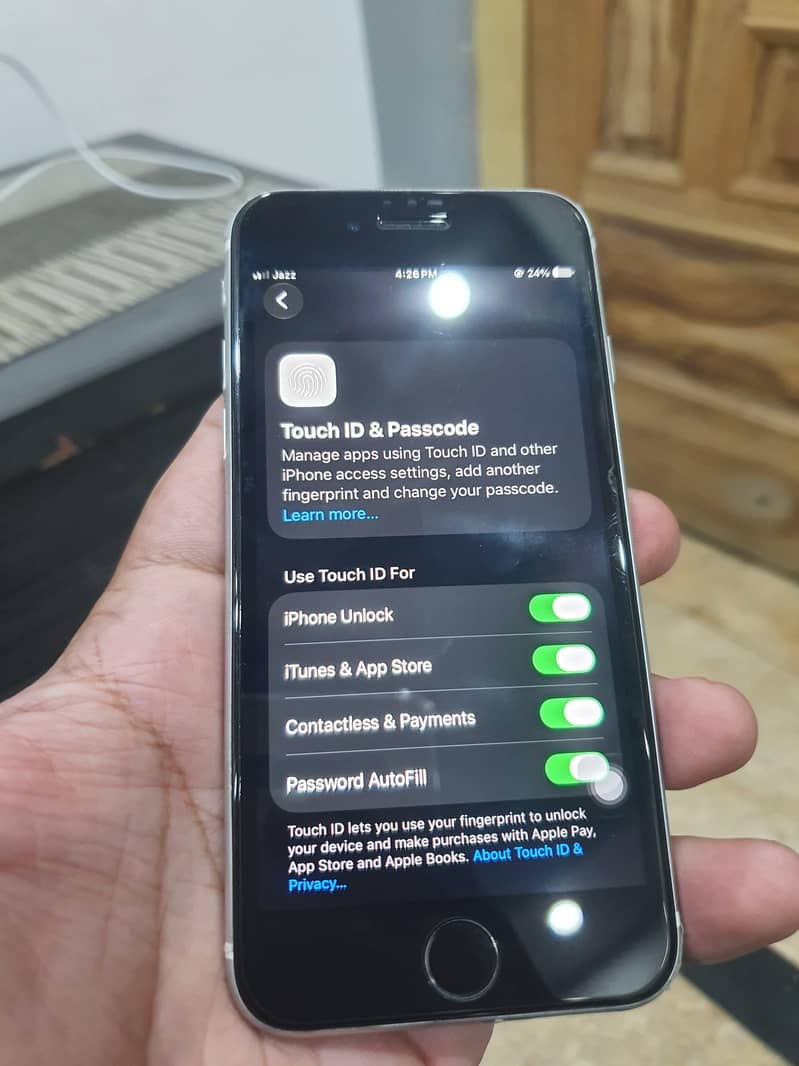 Apple iPhone SE 10