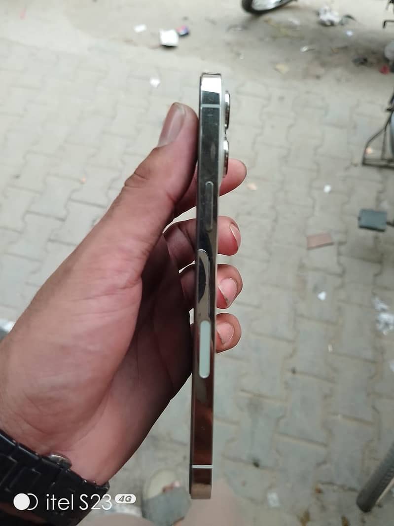 Apple iPhone 13 Pro Max 0