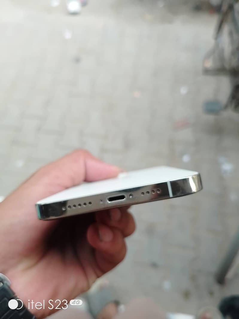 Apple iPhone 13 Pro Max 4