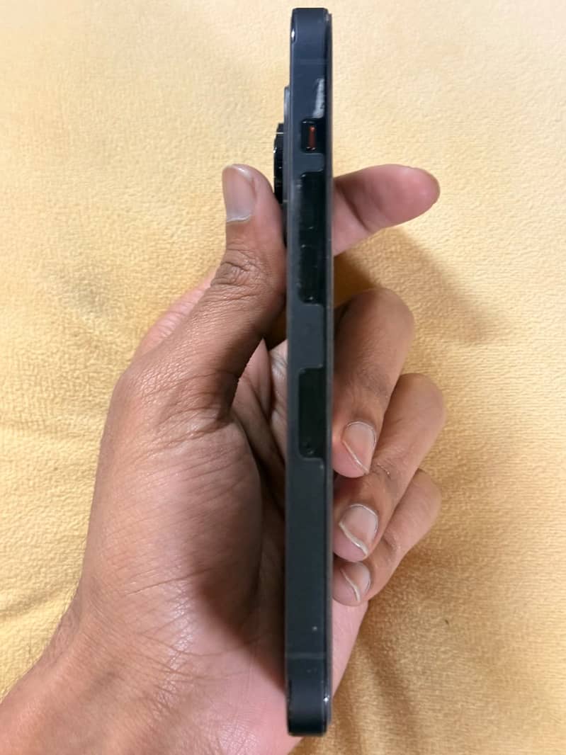Apple iPhone 14 Pro 2