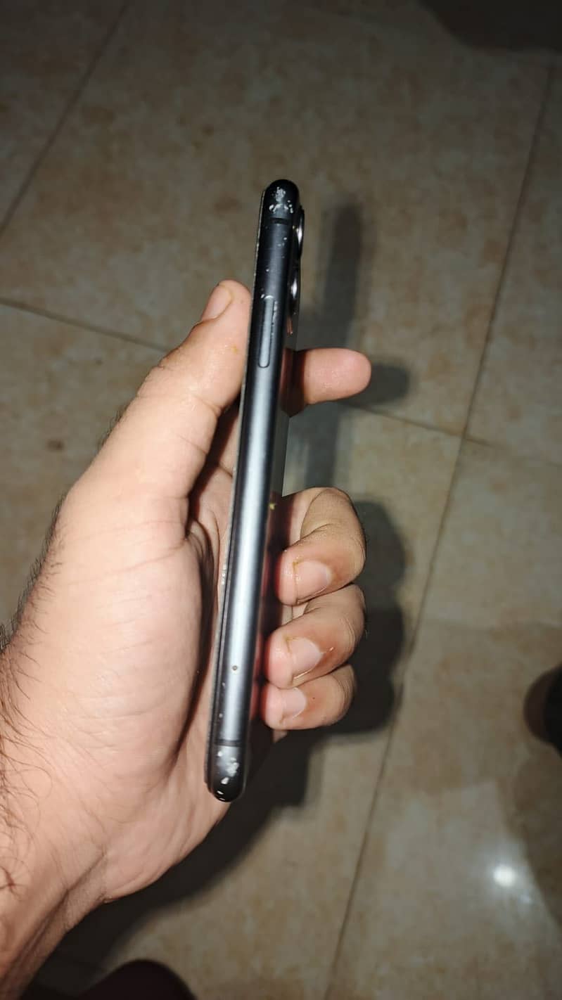 Apple iPhone 11 4