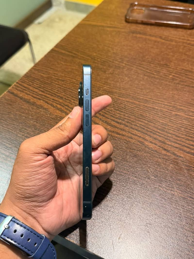Apple iPhone 13 4