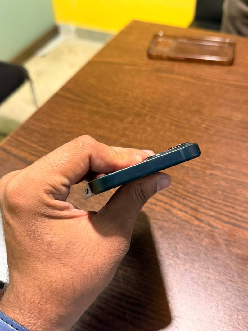Apple iPhone 13 7