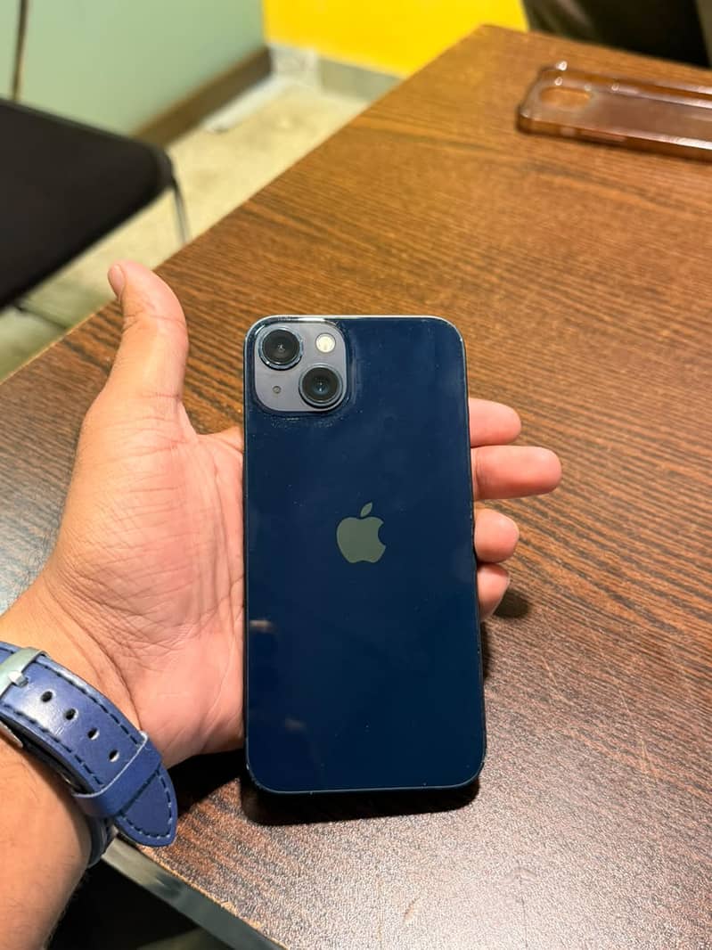 Apple iPhone 13 8