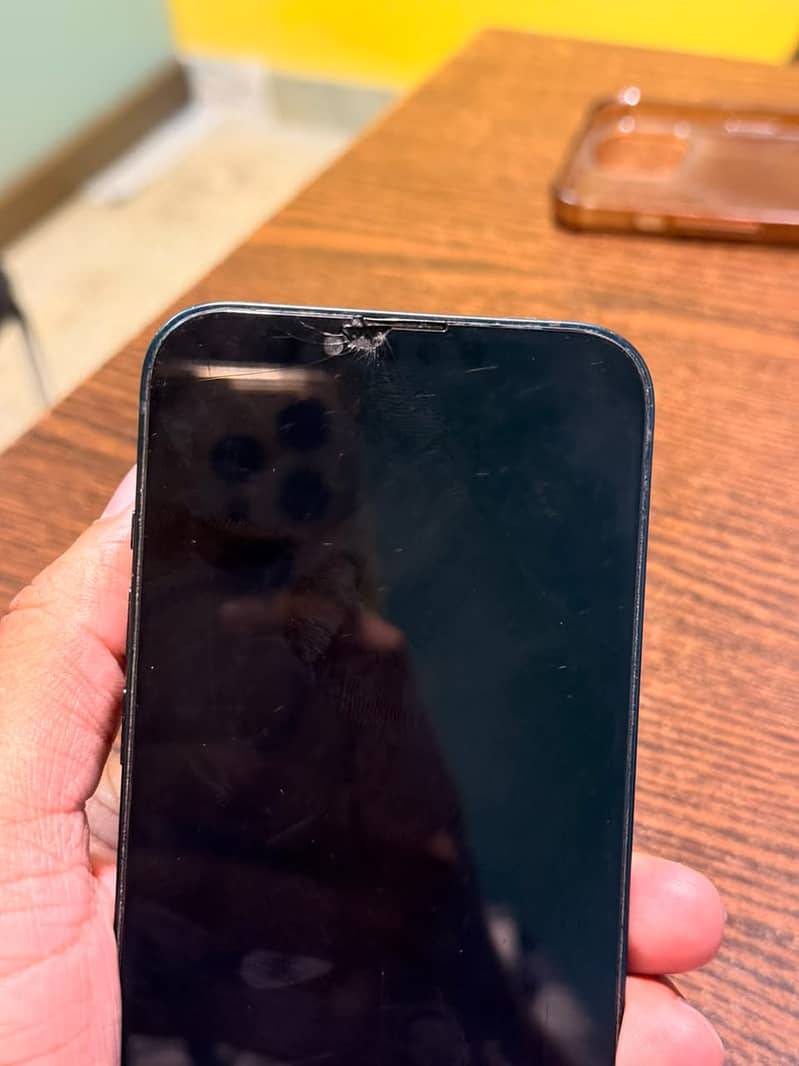 Apple iPhone 13 9