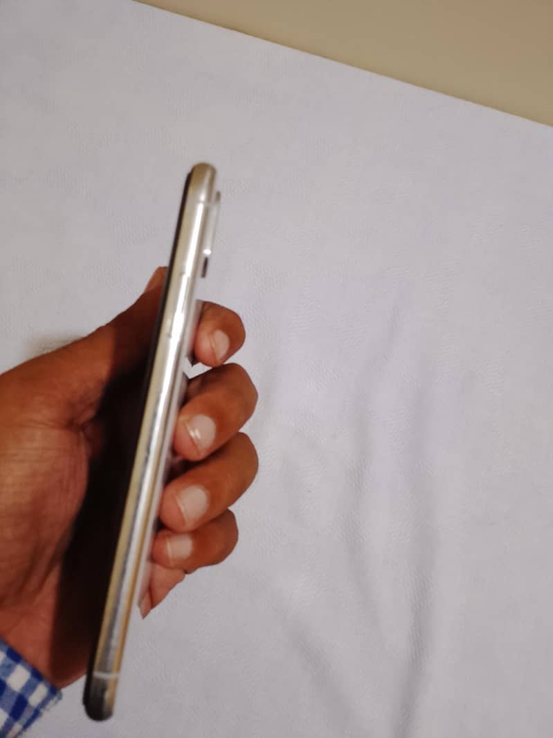 Apple iPhone X 3