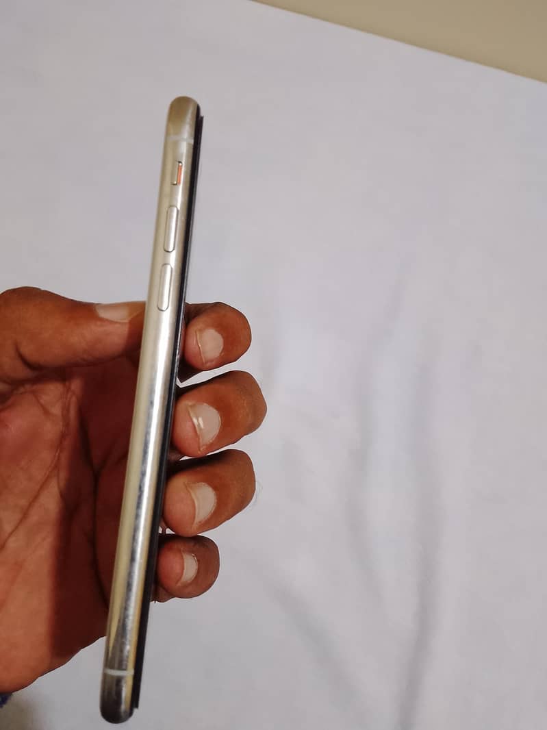 Apple iPhone X 4