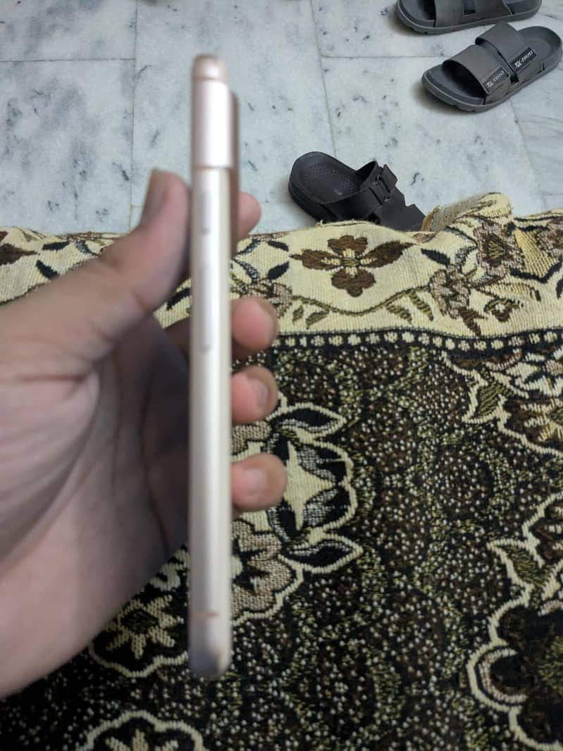 Google Pixel 8 4