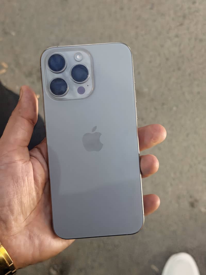 Apple iPhone 15 Pro Max 2