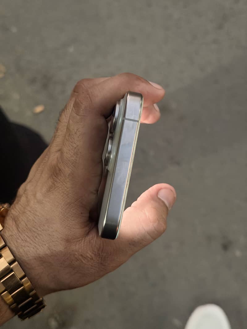 Apple iPhone 15 Pro Max 3
