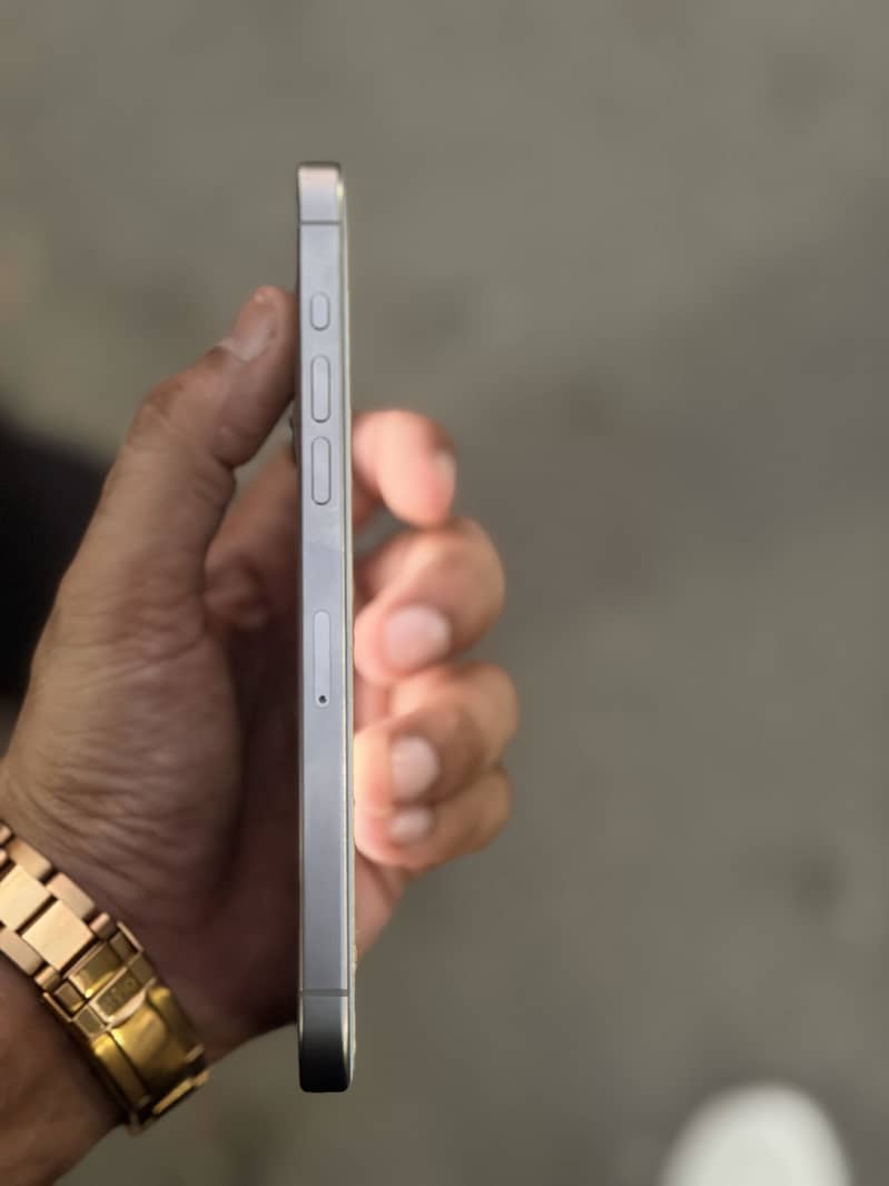 Apple iPhone 15 Pro Max 5