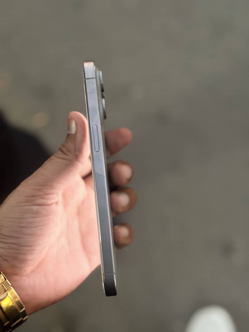 Apple iPhone 15 Pro Max 6