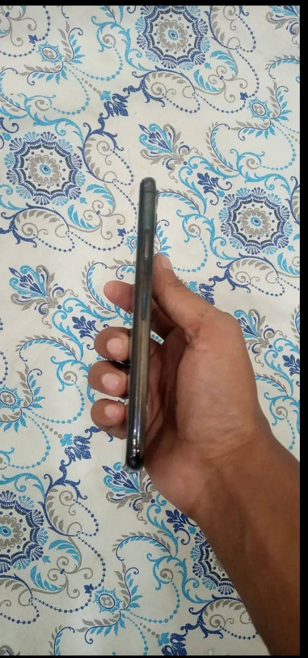 Apple iPhone 11 Pro Max 1
