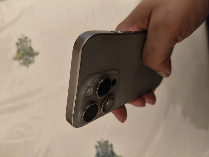 Apple iPhone 15 Pro 2