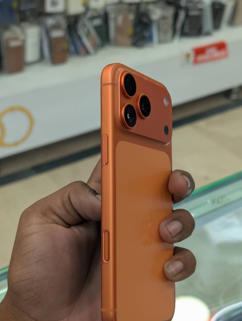 Apple iPhone 17 Pro Max 2