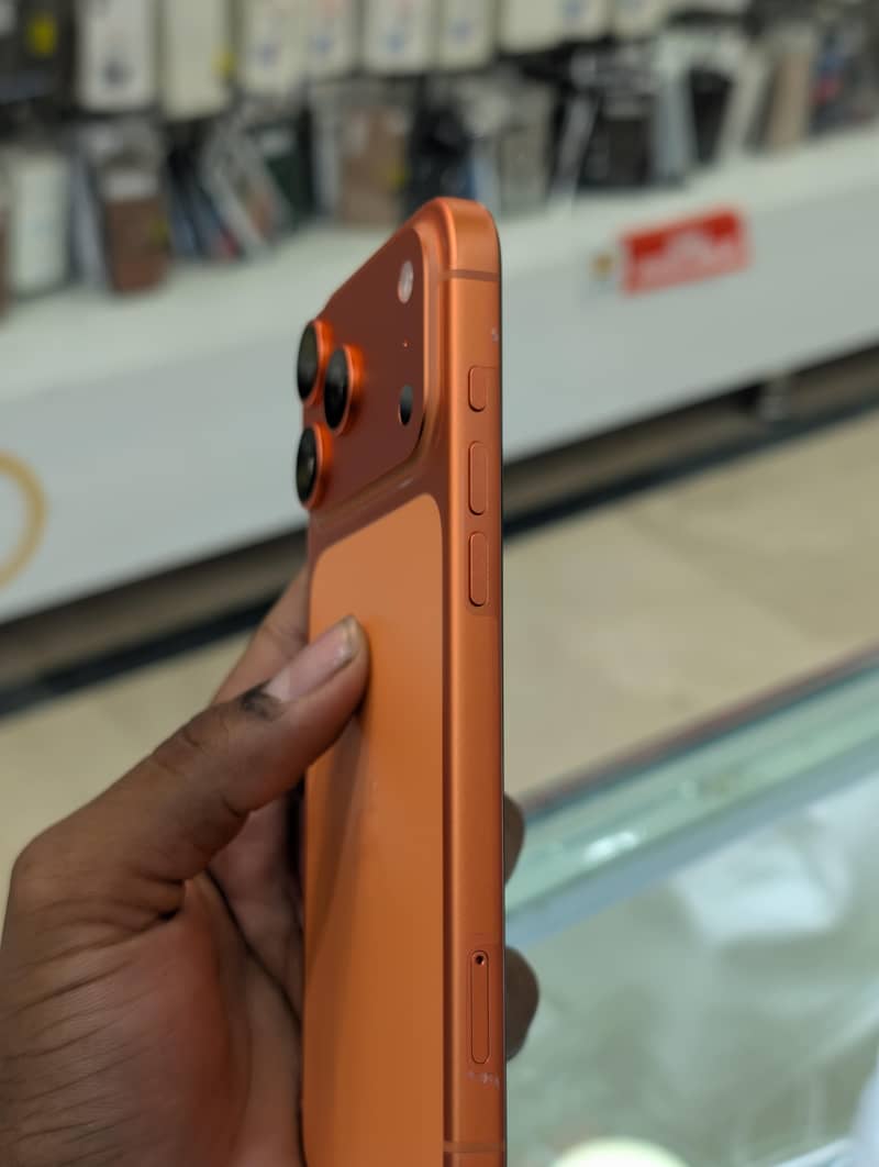 Apple iPhone 17 Pro Max 3