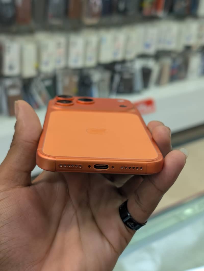 Apple iPhone 17 Pro Max 4
