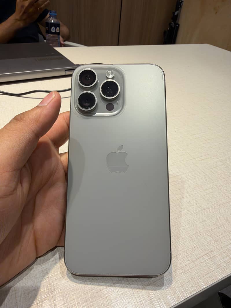 Apple iPhone 15 Pro Max 0