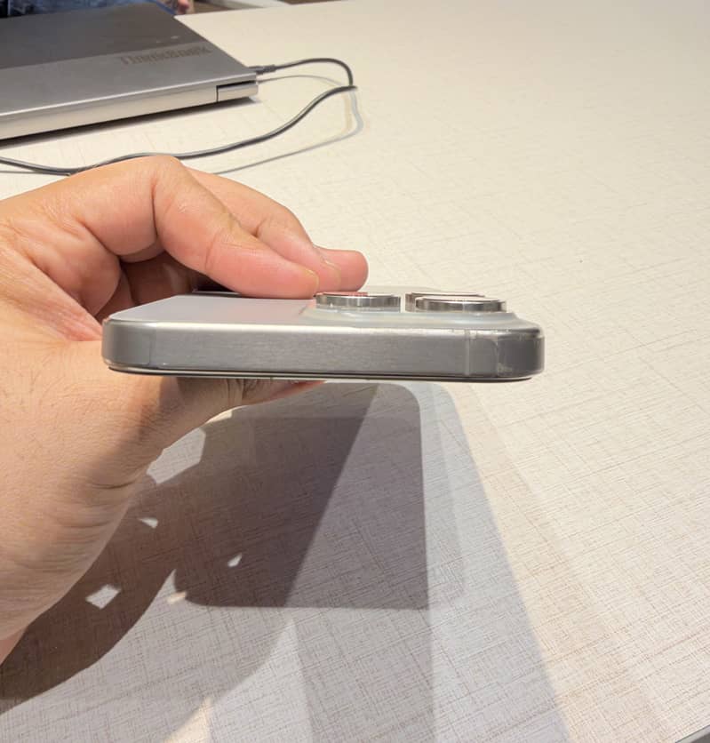 Apple iPhone 15 Pro Max 2