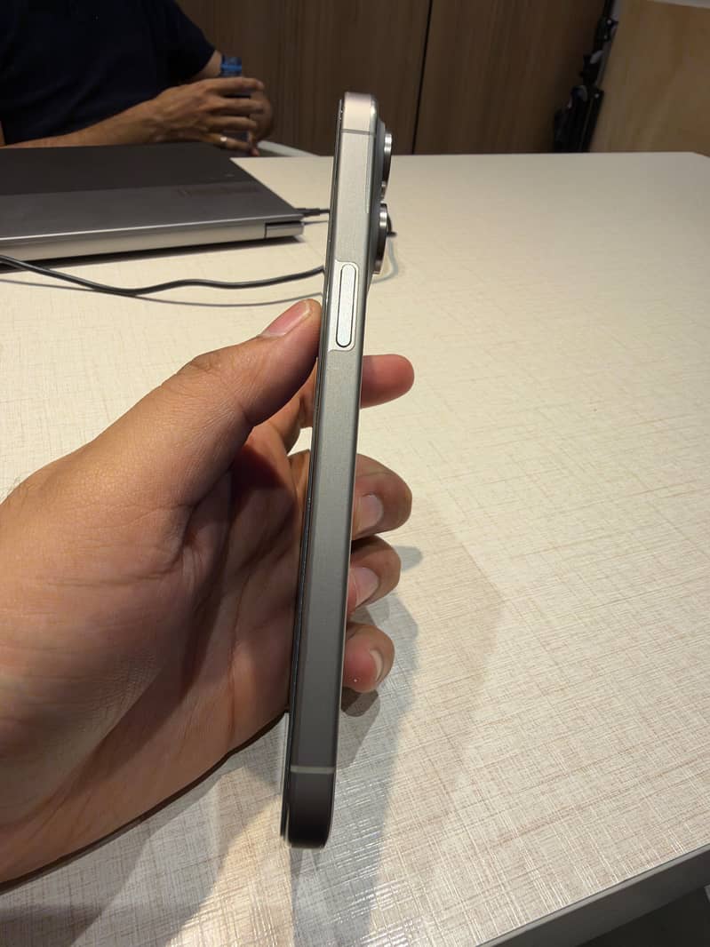 Apple iPhone 15 Pro Max 4