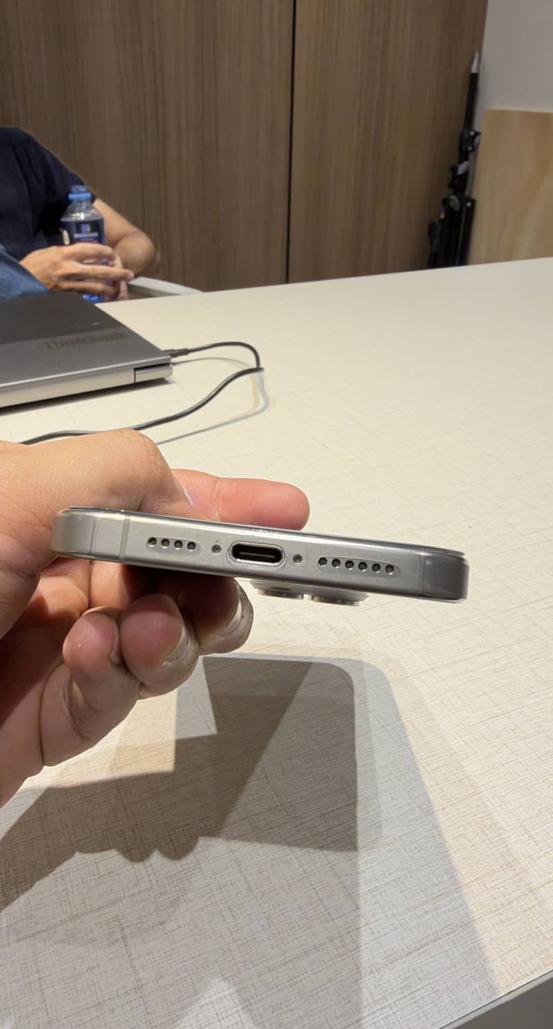 Apple iPhone 15 Pro Max 6