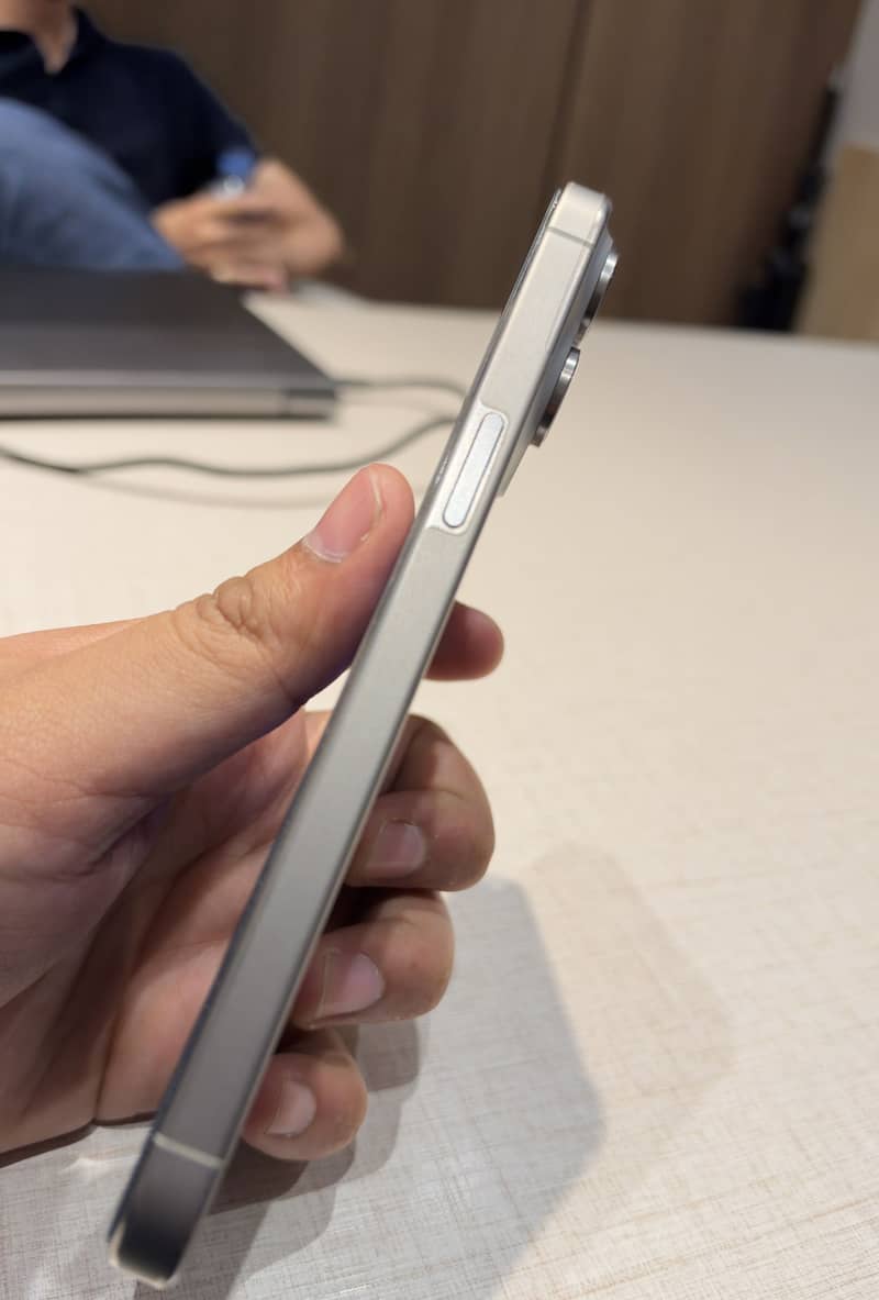 Apple iPhone 15 Pro Max 8