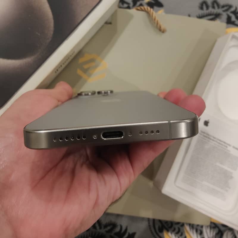 Apple iPhone 15 Pro Max 2