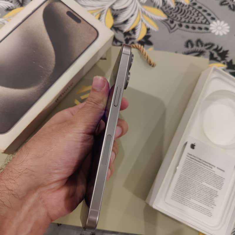 Apple iPhone 15 Pro Max 4