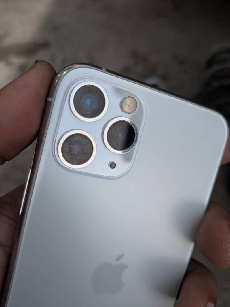 Apple iPhone 11 Pro 1