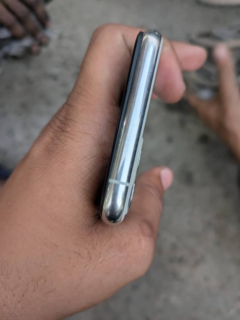 Apple iPhone 11 Pro 3