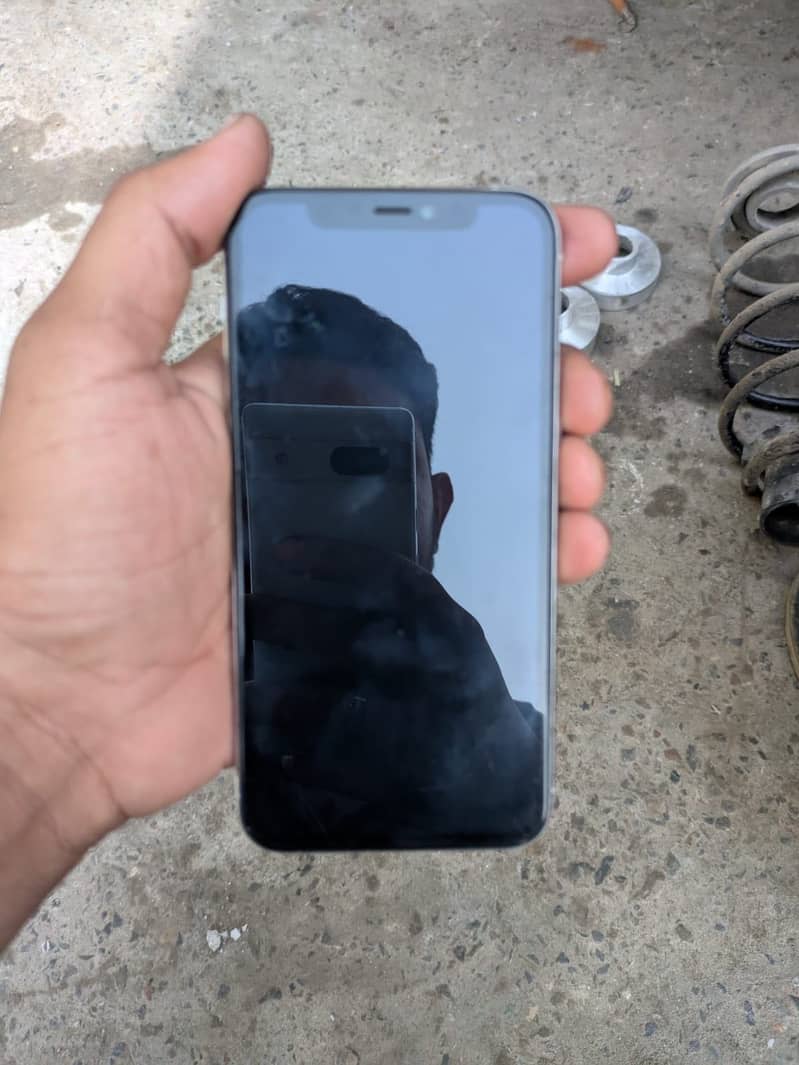 Apple iPhone 11 Pro 4