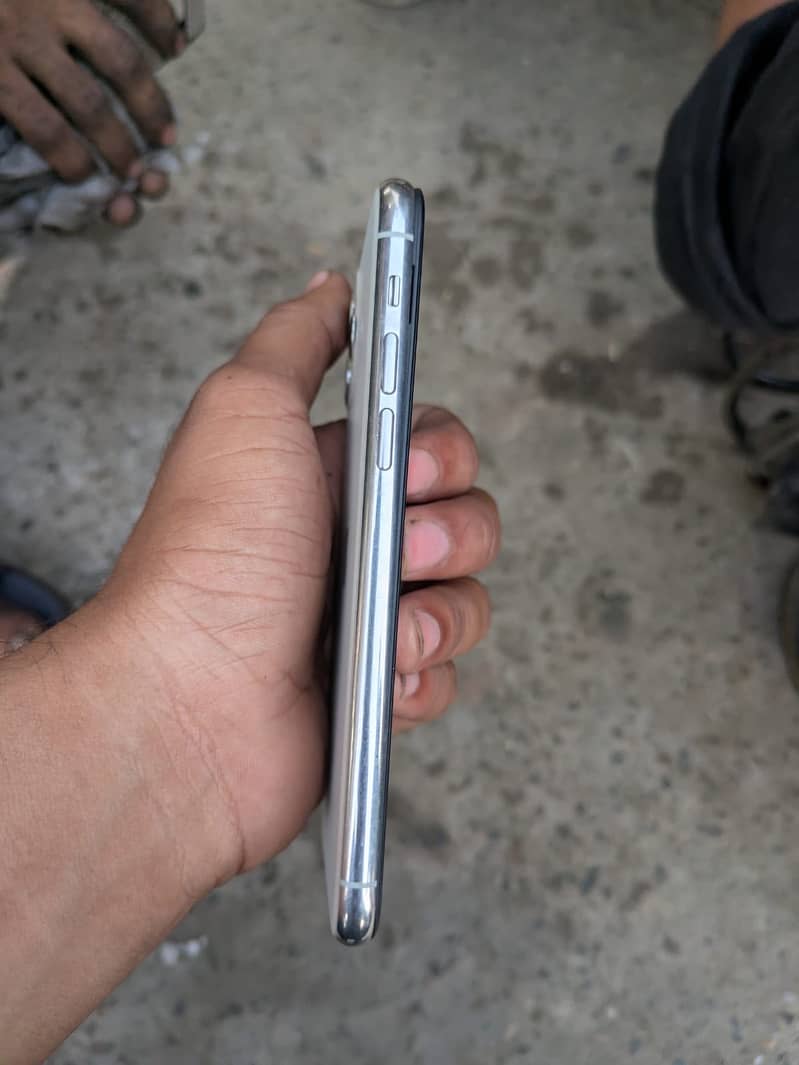 Apple iPhone 11 Pro 5