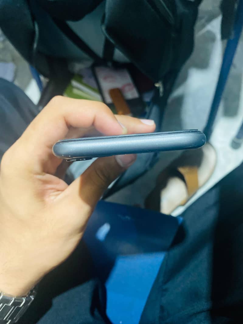 Apple iPhone 11 3