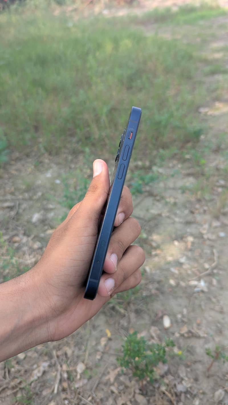 Apple iPhone 12 3