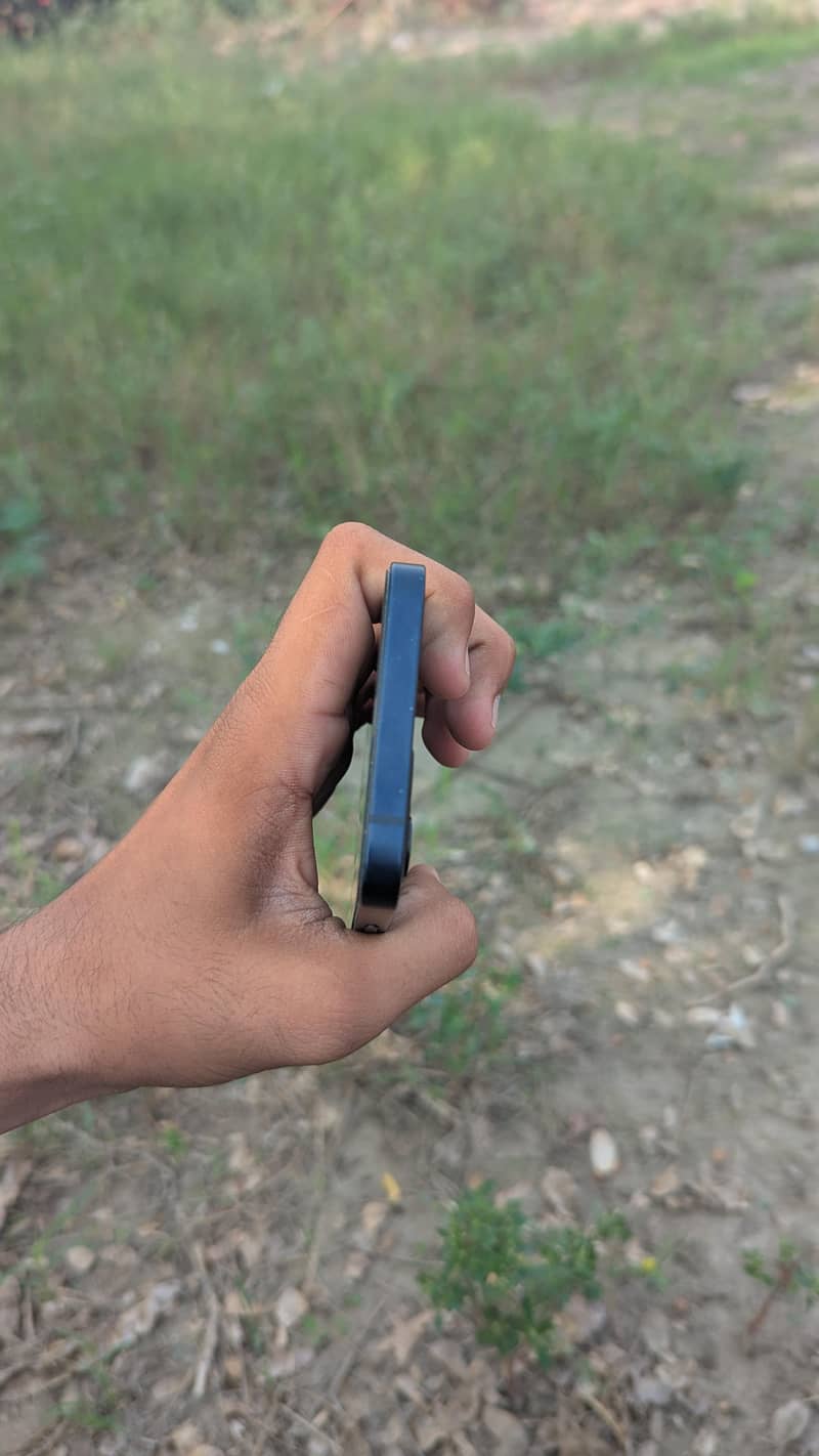 Apple iPhone 12 5