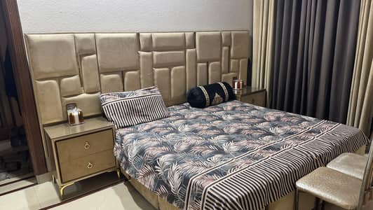 matres or dressing table ka sath chair nahi ha