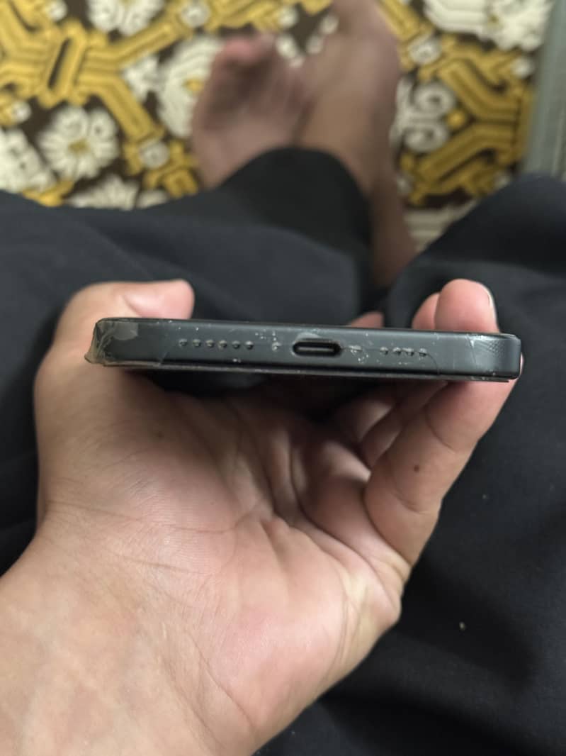 Apple iPhone 15 plus 4
