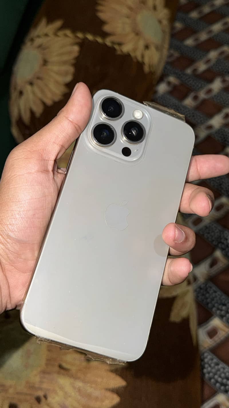 Apple iPhone 15 Pro Max 1