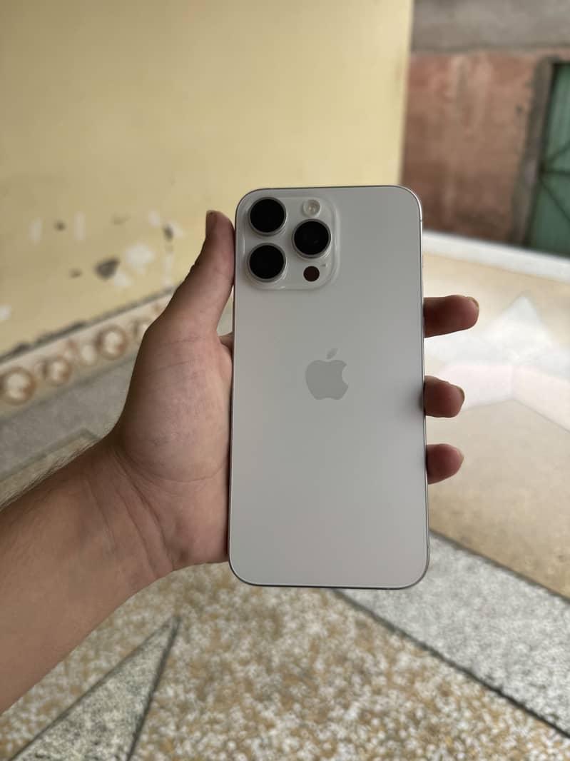 Apple iPhone 15 Pro Max 5